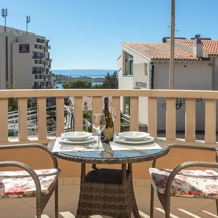 Petrovic * Makarska