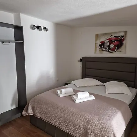 Petrovic * ماكارسكا