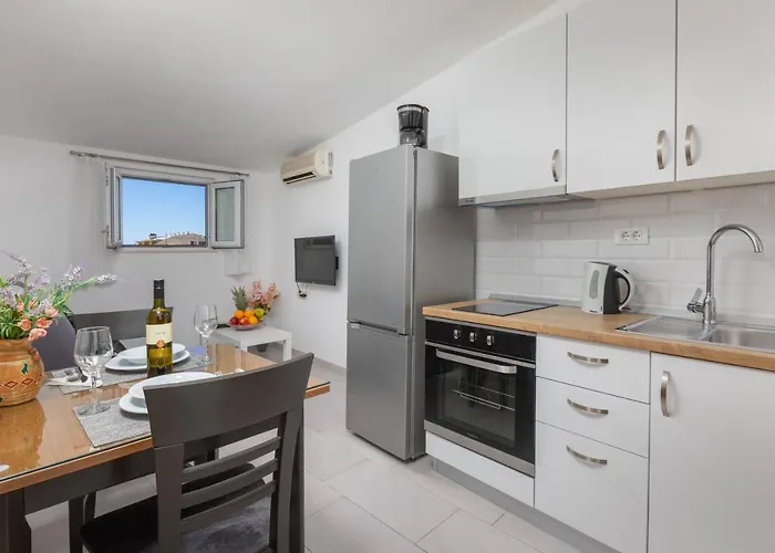 Petrovic Макарська