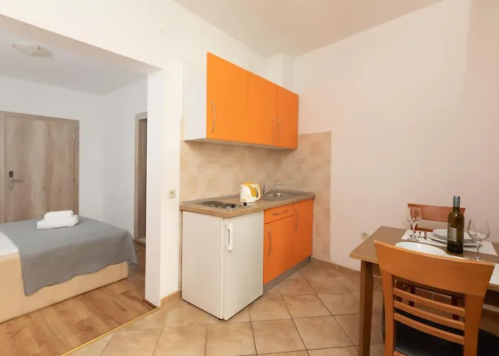 Petrovic Макарська