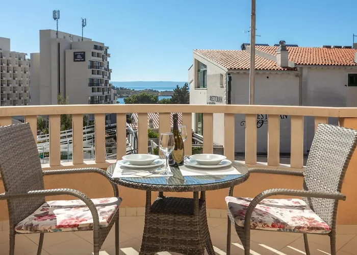 Petrovic * Макарська