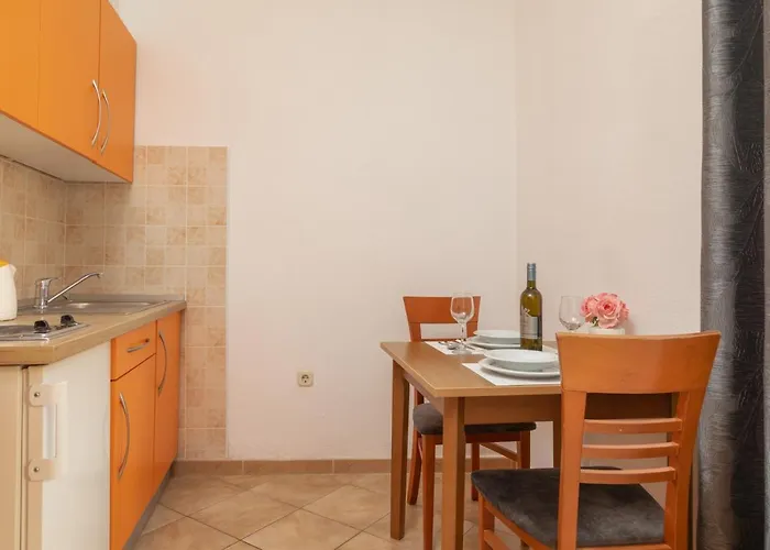 Petrovic * Макарська