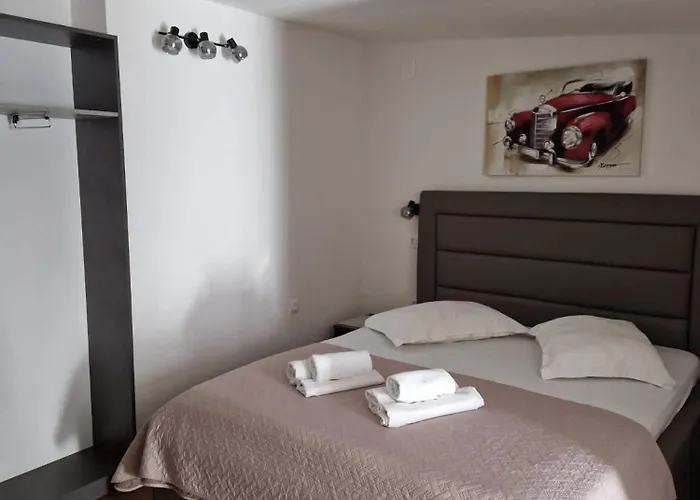 Petrovic * Макарська